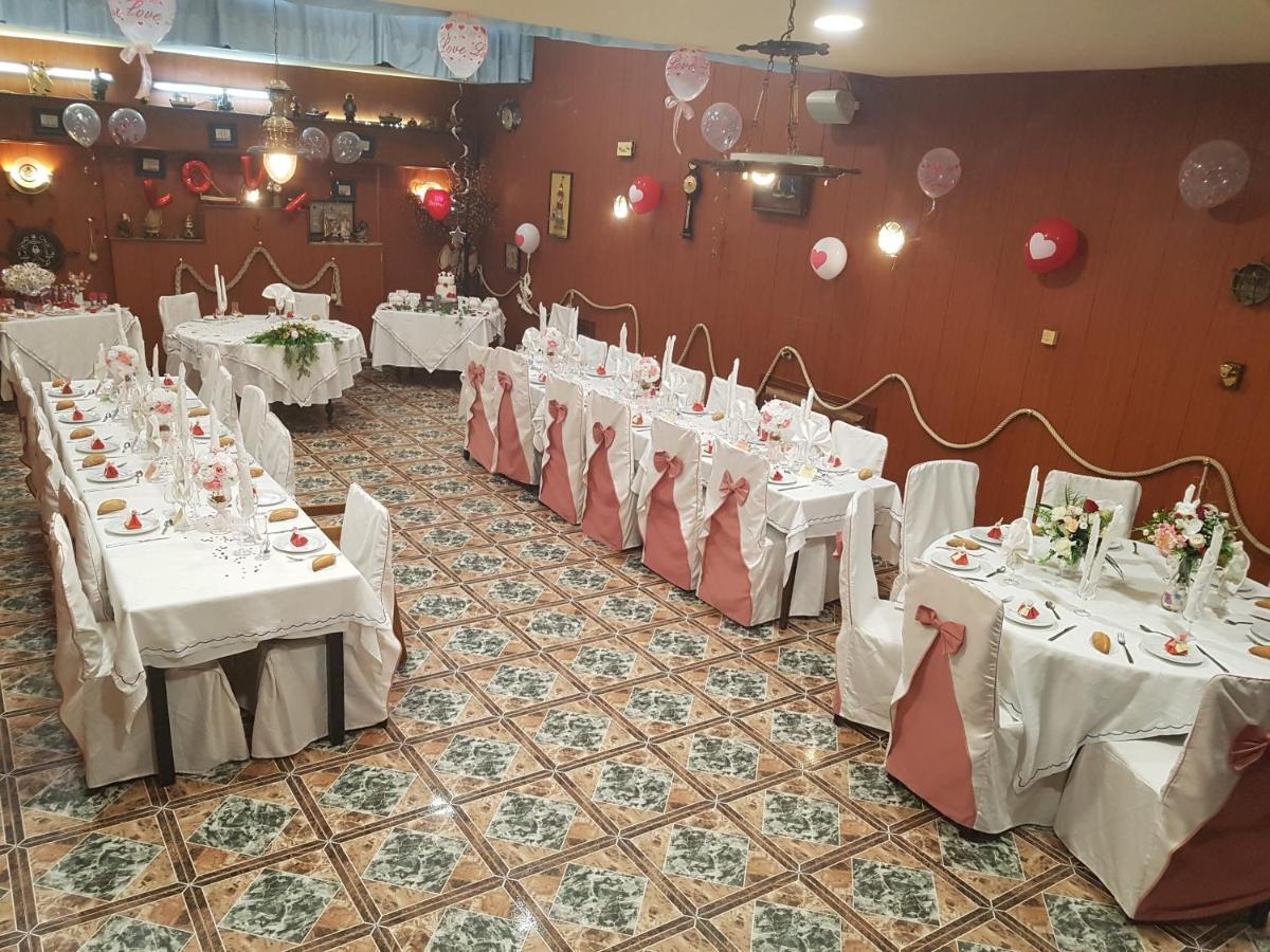 Hostal Milenium Els Monjos ภายนอก รูปภาพ