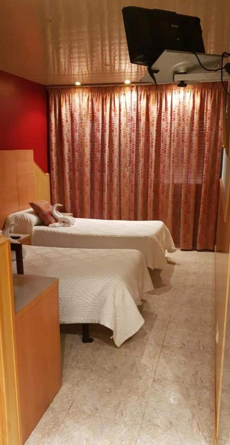 Hostal Milenium Els Monjos ภายนอก รูปภาพ